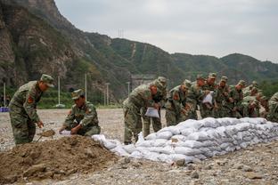 能吃能抢！莱夫利9中8高效拿到16分17篮板